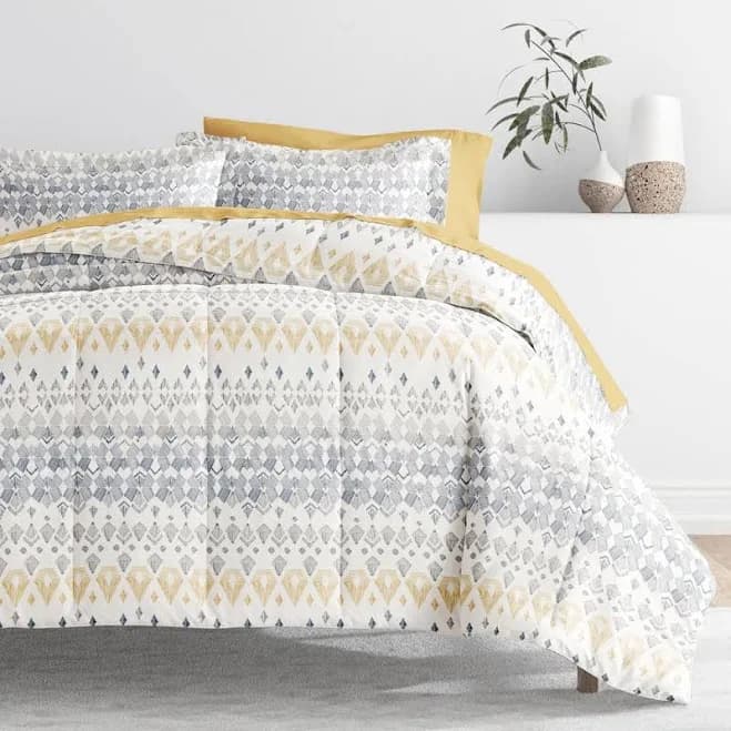 Bedding Bundle, Soft Patterned Comforter Set and Solid Sheet Set - Floral - California King