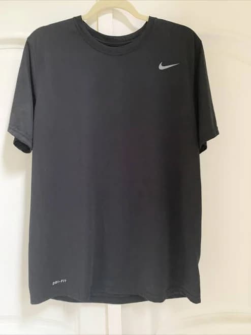 Nike Men's Sportswear Basic Tshirt