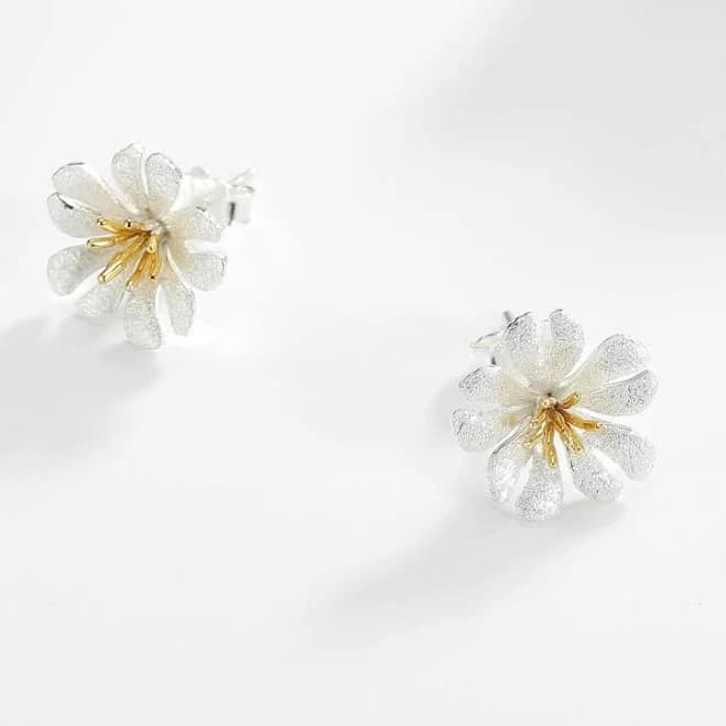 Sterling Silver Daisy Flower Stud Earrings