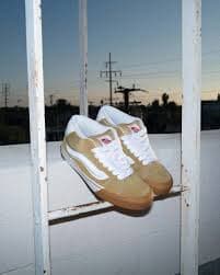 Knu Mid Shoe in Khaki Brown / Gum | Vans