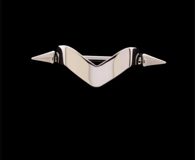 14G V-Shape Titanium Bridge Cuff with Spike Ends