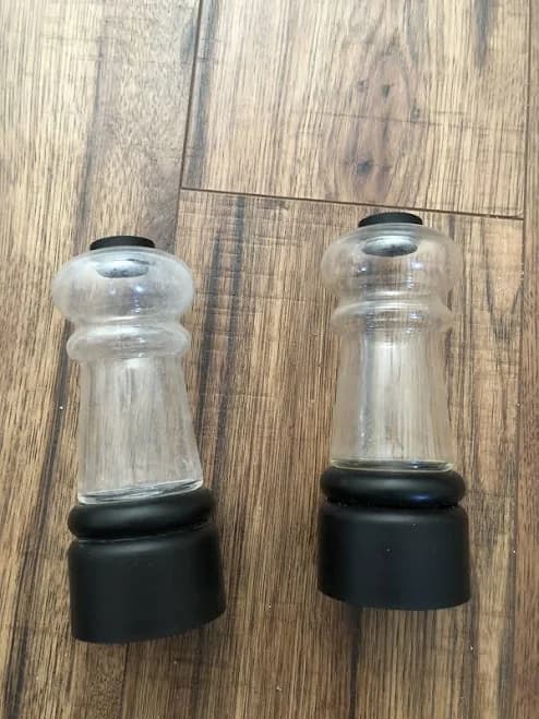 Plastic Spice Grinder (salt & Pepper) (Set of 2)