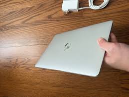 MacBook Air 13” 2020/8GB RAM/128GB SSD/Fully Functional/Charger