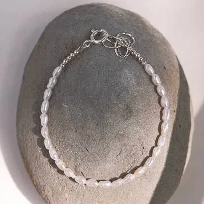 Dainty Pearl Bracelet