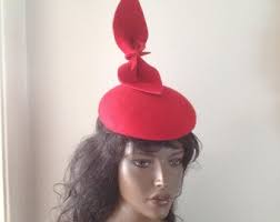 Red Wool Felt Perching Beret Hat Adorned With a Sculptured Bow Detail. - Etsy Israel
