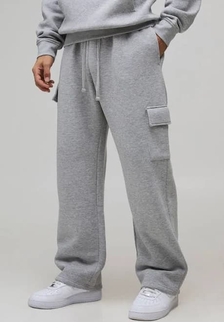 boohooMAN Men's Basic Straight Leg Cargo Jogger Pants