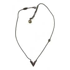 Essential v necklace Louis Vuitton Silver in Metal - 24724055