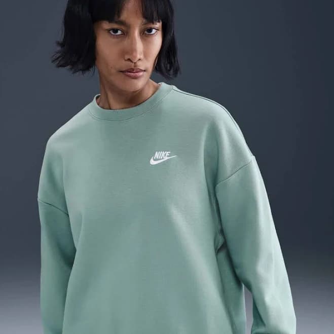 Nike Women's Sportswear Club Fleece Loose Crew-Neck Sweatshirt