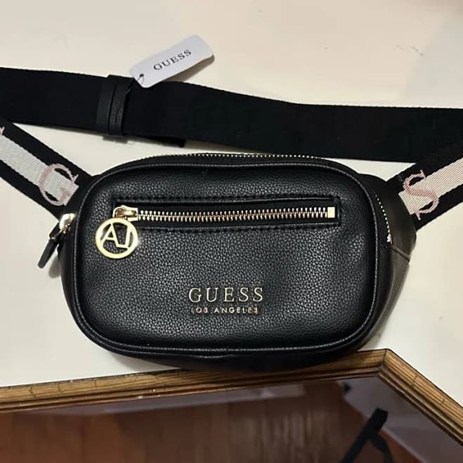 Guess Bags | Guess Black Textured Crossbody With Logo Strap | Color: Cream/Gold | Size: 9 In5 In | Cashleybaker03's Closet
