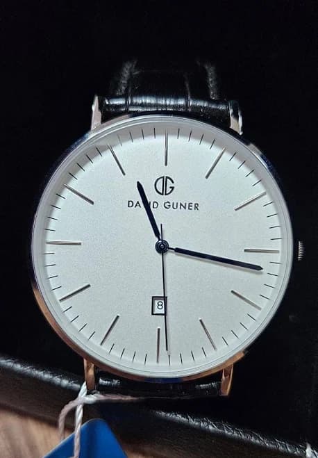 Minimalist Men's Dress Watch with Black Leather Strap