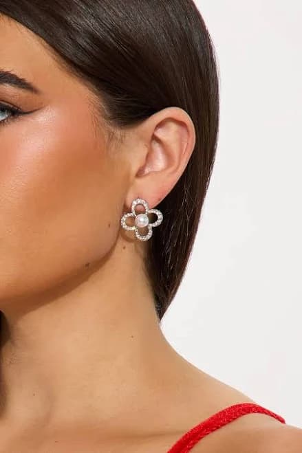 Fashion Nova Petal and Pearl Stud Earrings in Silver