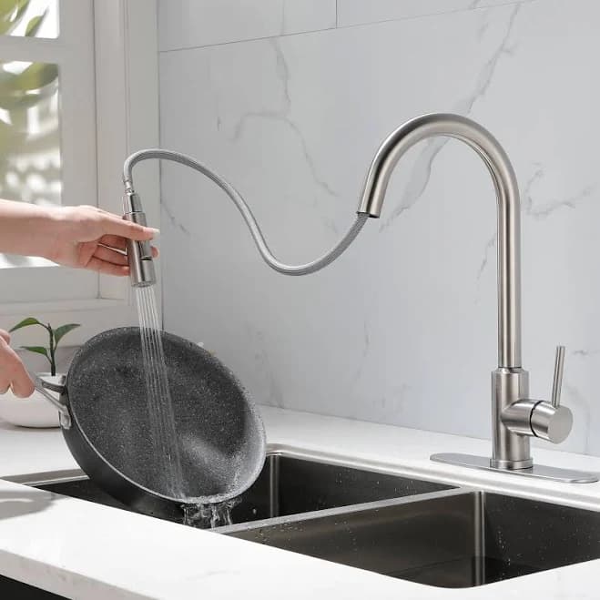 Single Handle High Arc Pull Out Kitchen Faucet