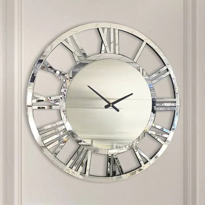 Everly Quinn Jeni Round Wall Clock