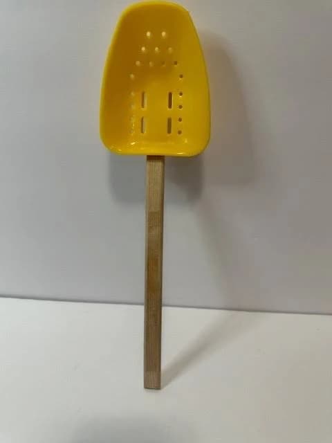 Le Creuset Yellow Silicone Slotted Spatula Scoop Wooden Handle Clean