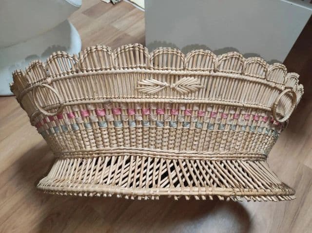 Antigua cesta bandeja de mimbre vintage años 70. de segunda mano por 20 EUR en Alcobendas en WALLAPOP