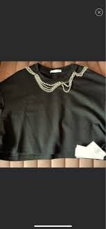 Area chain embellished crop