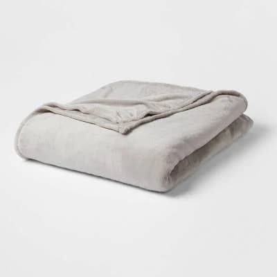 Room Essentials Plush Blanket