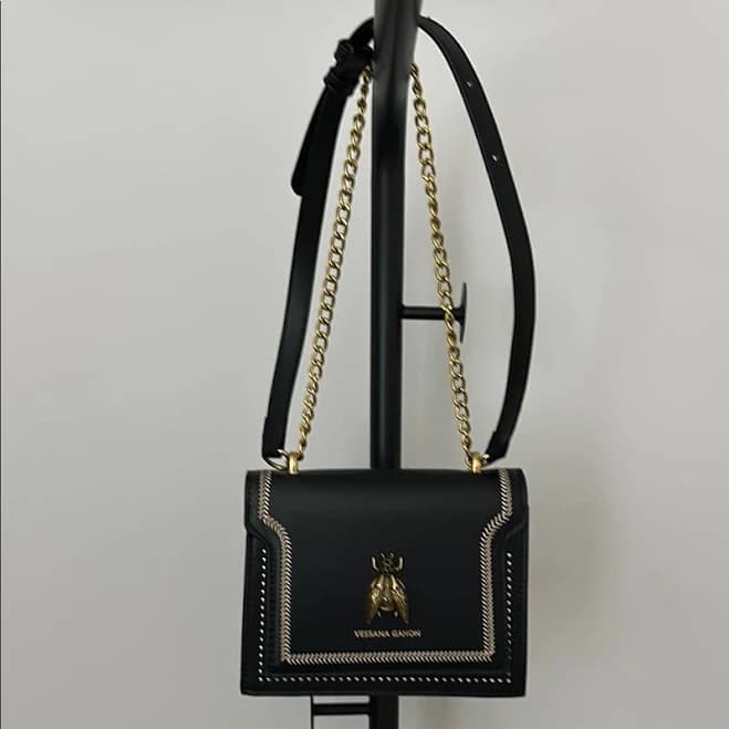 Elegant Crossbody Bag with Flap Closure