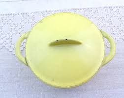 Small Vintage French Pale Buttercup Yellow Enameled Le Creuset Cooking Pan with Lid, Retro Cast Iron Enamel Cookware France, Pastel Decor