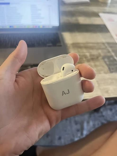 Apple Airpods 2nd Generation With Charging Case - White