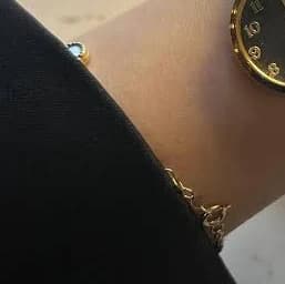 Vintage Gold-Tone Women's Watch with Adjustable Metal Band