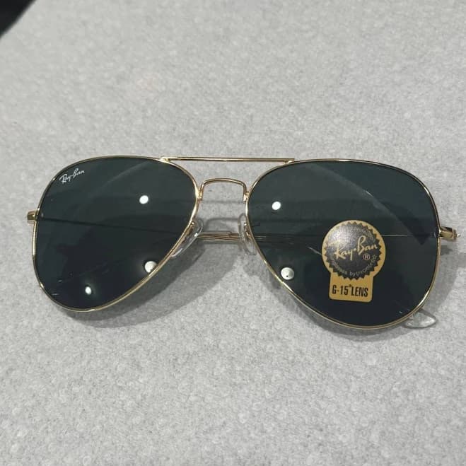 Ray-Ban RB3026 Aviator Sunglasses – Gold Frame with Black Lenses