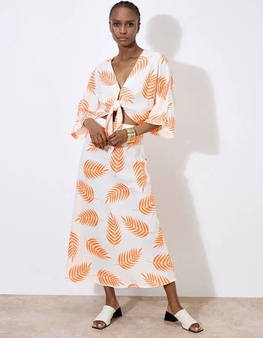 Tropical Leaf Tie Hem Crop Top