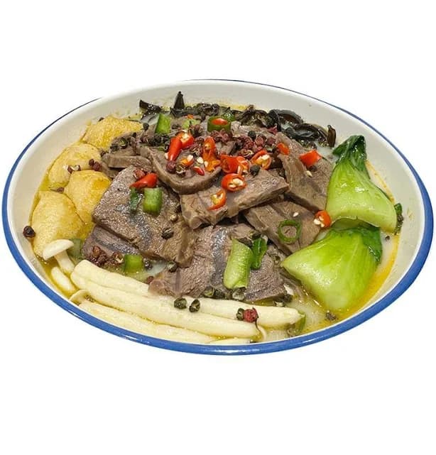 Rice Noodles With Sliced Beef (Chinese Pepper Soup)