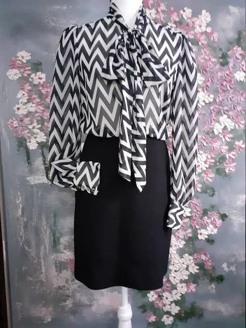 Romantic Geometric Print Blouse