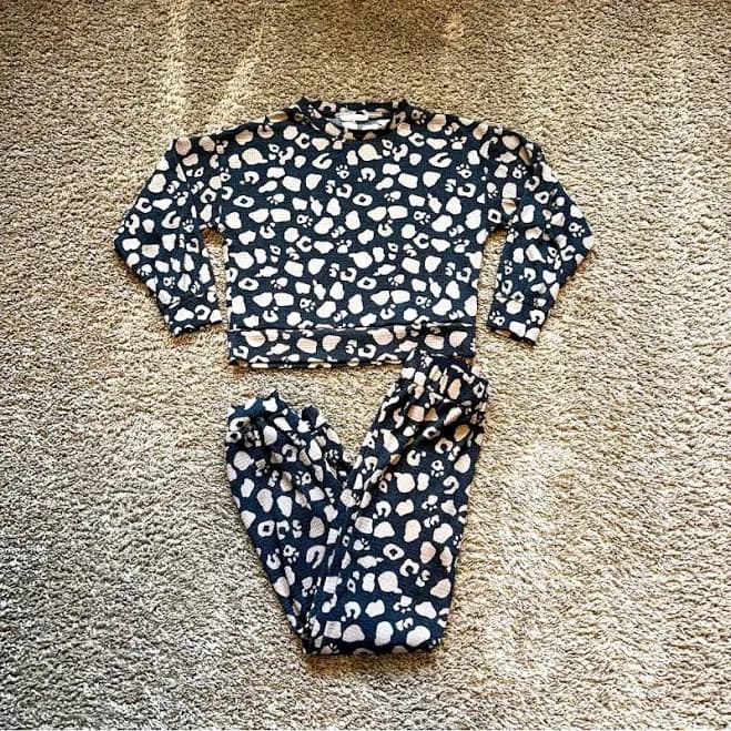 Jessica Simpson Matching Sets | Jessica Simpson Cheetah Print Waffle-Knit Lounge Set | Color: Gray/Tan | Size: Mg | Danaanderson21's Closet
