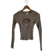Hollister | Tops | Hollister Side Ruched White Long Sleeve Top | Poshmark