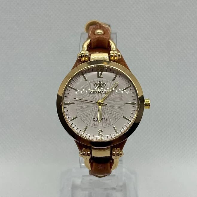 Retro Chic Round Dial Leather Watch