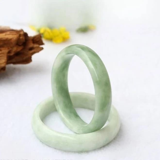 Chinese Hand Carved Jade Bangle Bracelet