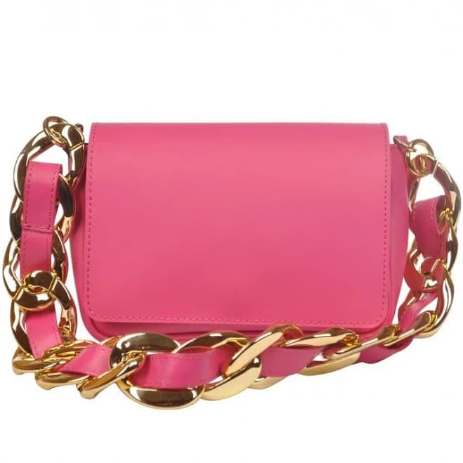 Elegant Vinyl Shoulder Bag with Standout Chain