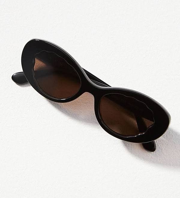 Scallop Frame Oval Sunglasses