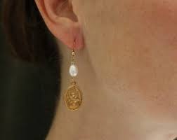 Hathor Ancient Egypt Goddess of Joy and Love Pearl Earrings: Hand Sculpted Egyptian Jewelry - Etsy Israel