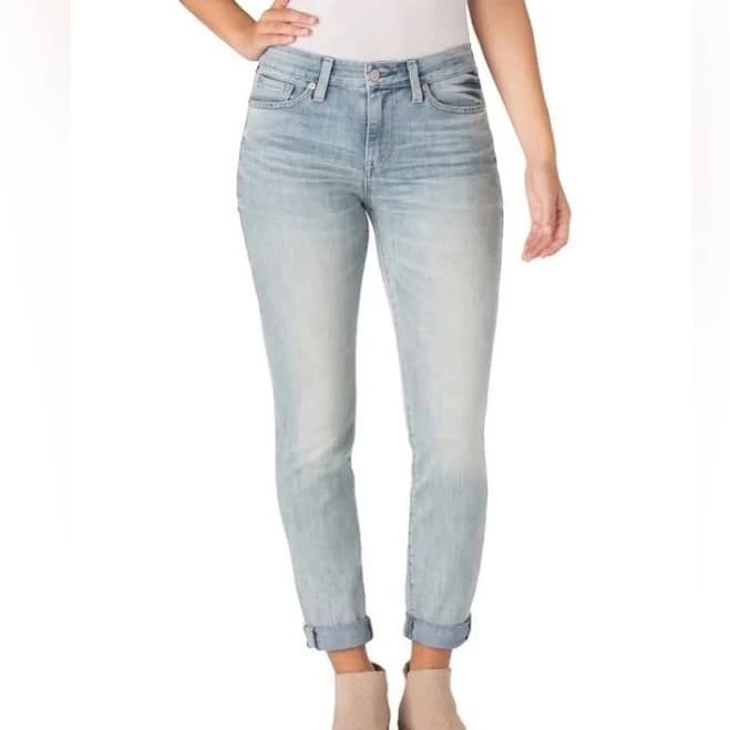 Levi Strauss Signature Signature by Levi Strauss & Co Women's. Mid Rise Slim Cuffed Jeans
