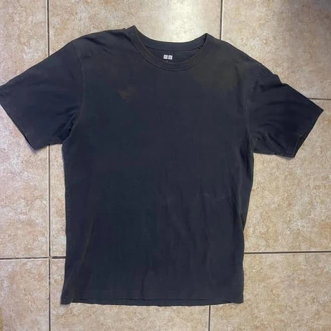 Uniqlo Gray Short Sleeve Crew Neck T-shirt Basic Everyday Casual Top