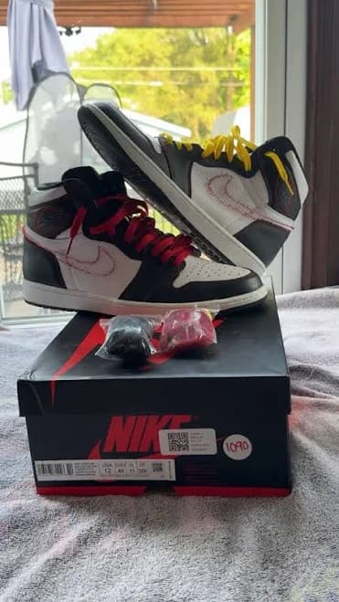 Jordan 1 Retro High Og Defiant White Black Gym Red