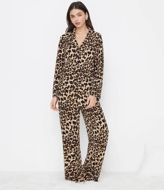 Loungewear Set with Woven Collar and Mid Rise Straight Leg Trousers