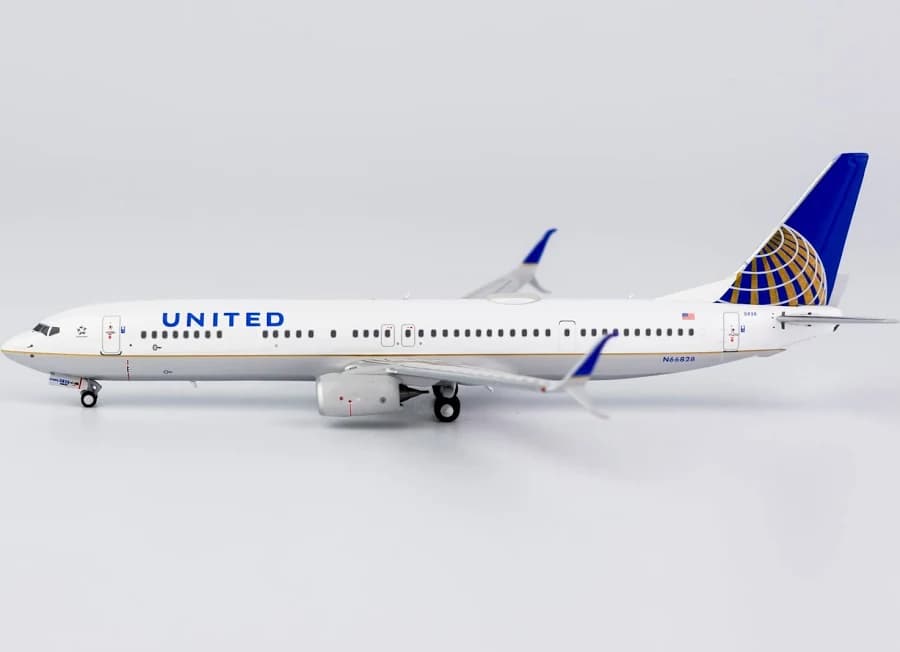 NG Models Boeing 737-900ER 1/400