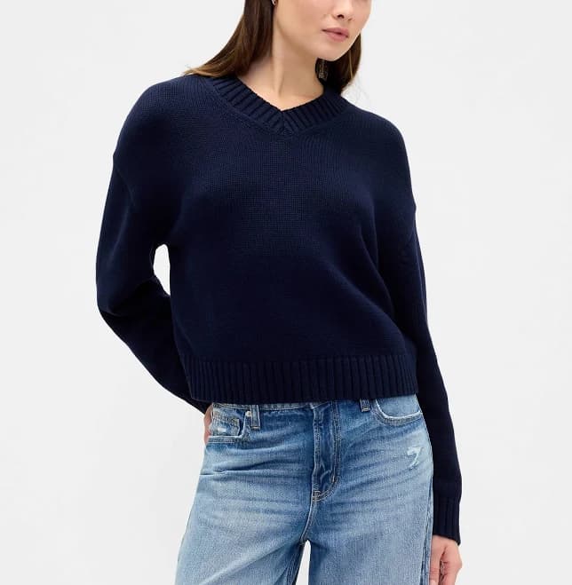 Gap Women's Oversized V-Neck Sweater