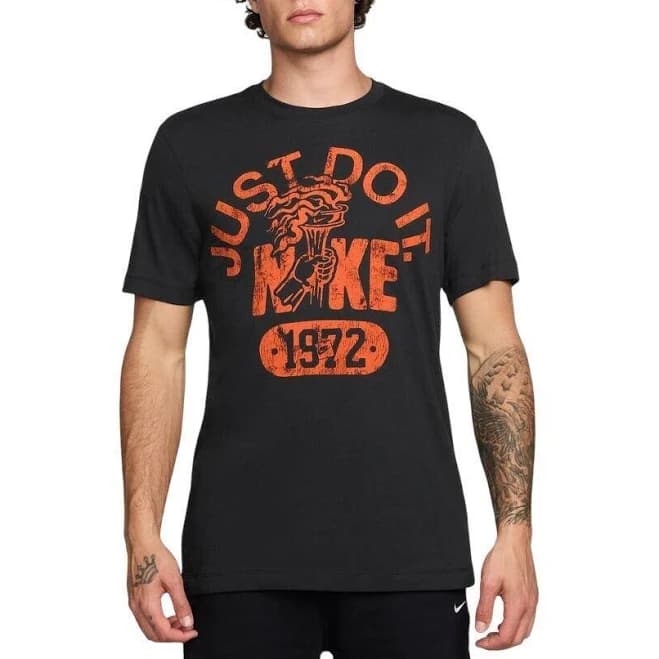 Nike Men's Regular Fit Short Sleeve Graphic T-Shirt