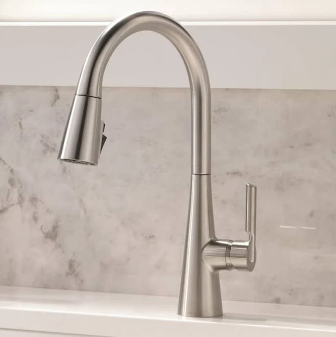Delta Kylo Stainless steel Single Handle Deck-mount Pull-down Kitchen Faucet with Sprayer