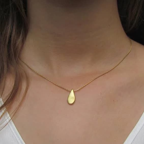 Dainty Gold Teardrop Pendant Necklace