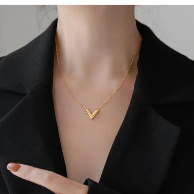 Custom Goods Dainty Minimalist V Necklace