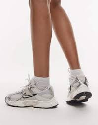 Nike V5 RNR sneakers in silver and white | ASOS