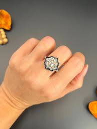 Antique 18ct Gold and Platinum, 1940s Flower Design Sapphire Diamond Ring For Sale at 1stDibs