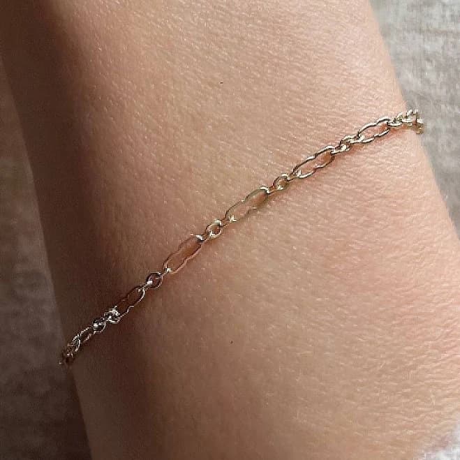Dainty Simple Figaro Gold Chain Bracelet