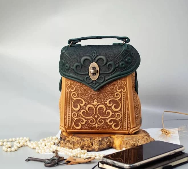 Minimalist Leather Crossbody Bag